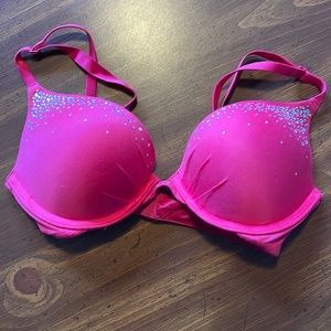 Victoria’s Secret Fabulous Plunge Bra 32C